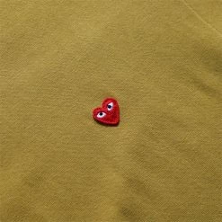 Comme Des Garçons Play SMALL RED HEART T-SHIRT -NIke Shop COMMEDESGARCONSPLAYMENST SHIRTOLIVESP1T314 3