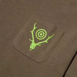 South2 West8 SS ROUND POCKET TEE -NIke Shop f928e80896aec42626ef9685b08b0947