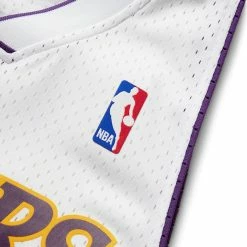Mitchell & Ness NBA ALTERNATE JERSEY LAKERS 2002 SHAQUILLE O'NEAL -NIke Shop mitchell nessNBAALTERNATEJERSEYLAKERS2002SHAQUILLEO NEALWHITESSMJY4442 LAL02SONWHIT 4